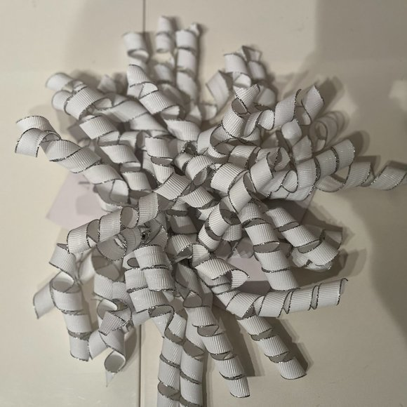 Martha Stewart‎ Premium Curly Bows (4) – White and Silver - Picture 1 of 6